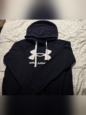 Under Armour Black Pullover Hoodie    Size MEDIUM